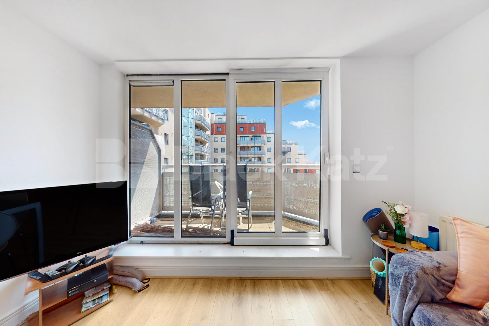 Benefits include two bathrooms, balcony, concierge service, parking, sauna & gym Tradewinds. Wards Wharf Approach, Docklands
