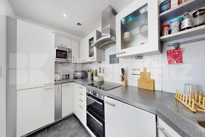 Benefits include two bathrooms, balcony, concierge service, parking, sauna & gym Tradewinds. Wards Wharf Approach, Docklands