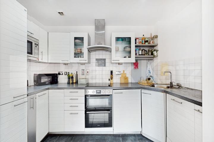 Benefits include two bathrooms, balcony, concierge service, parking, sauna & gym Tradewinds. Wards Wharf Approach, Docklands