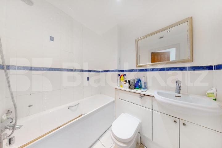 Benefits include two bathrooms, balcony, concierge service, parking, sauna & gym Tradewinds. Wards Wharf Approach, Docklands