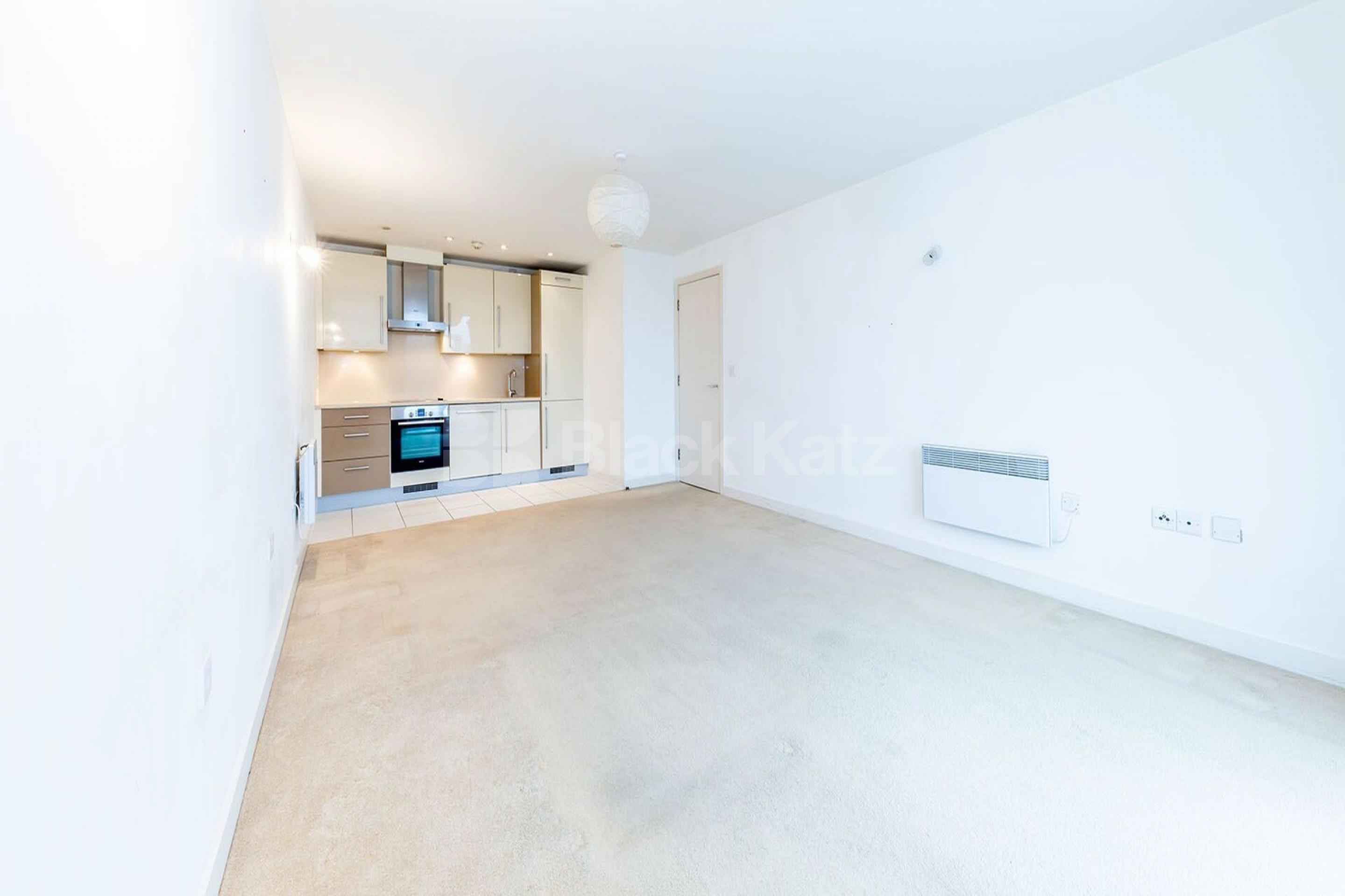 1 bedroom property located within a portered building with a balcony   New River Village, Crouch End / Hornsey N8