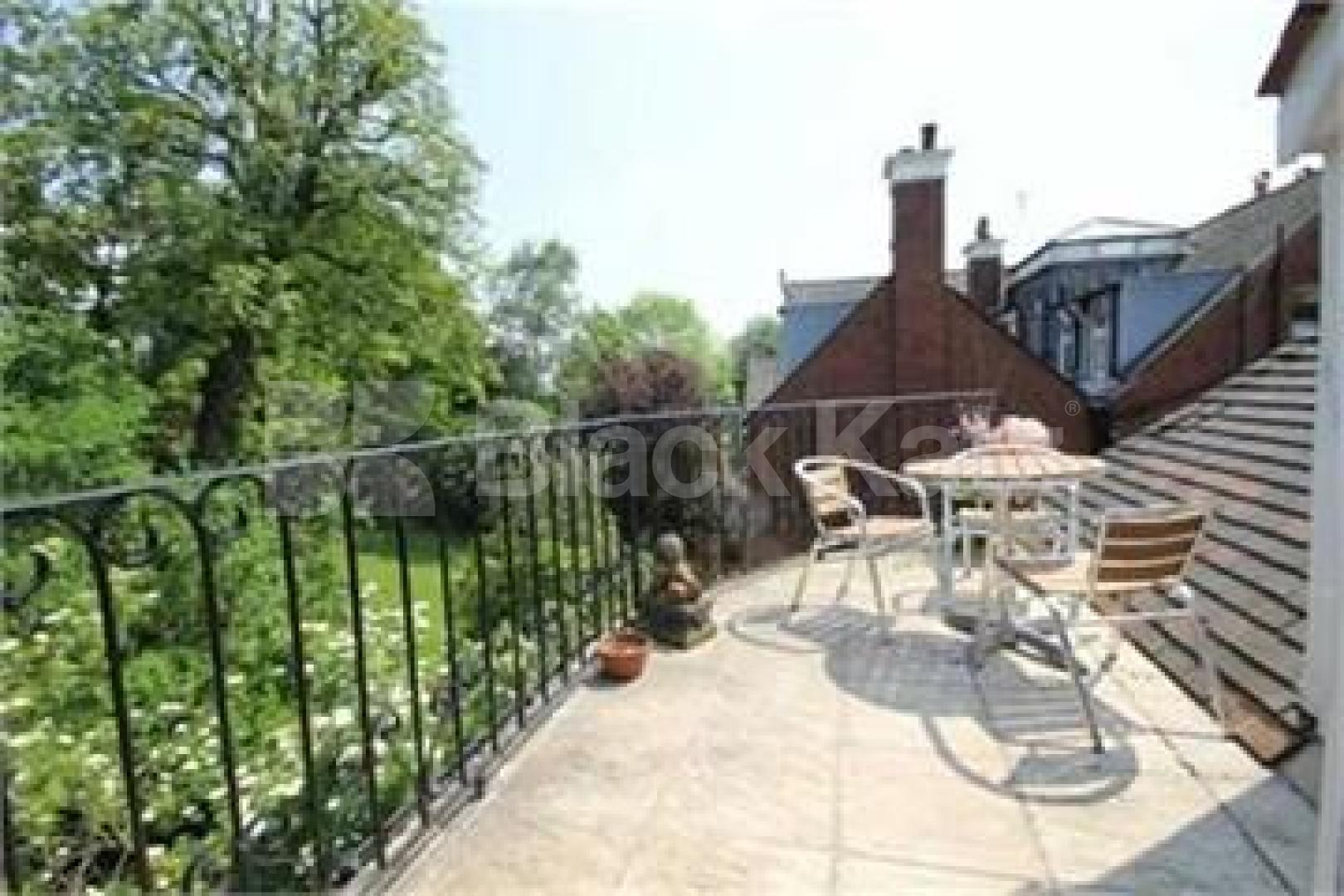 			Stunning loft style Penthouse, 2 Bedroom, 1 bath, 1 reception Penthouse			 Lindfield gardens, HAMPSTEAD