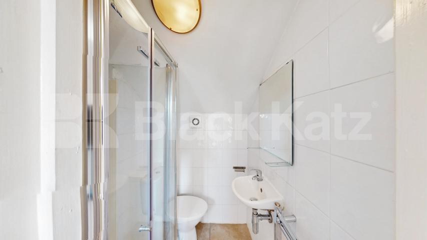 An excellent studio apartment set on the top floor of beautifully presented period building located on the border of West Hampstead and Kilburn.The property is flooded with natural light and is completed to a high standard throughout.You are ideally  Quex Road, London, NW6,  London