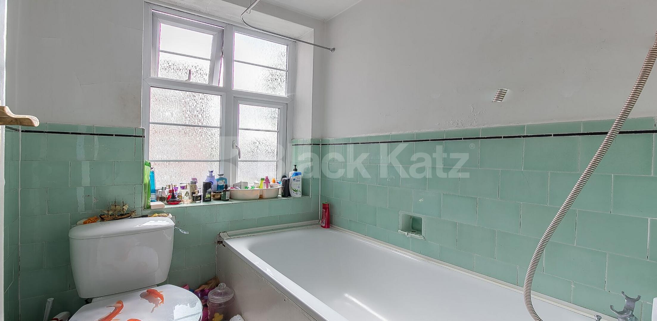 			2 Bedroom, 1 bath, 1 reception Flat			 Barrington Court, MUSWELL HILL