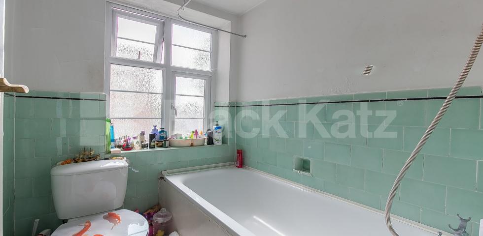 			2 Bedroom, 1 bath, 1 reception Flat			 Barrington Court, MUSWELL HILL