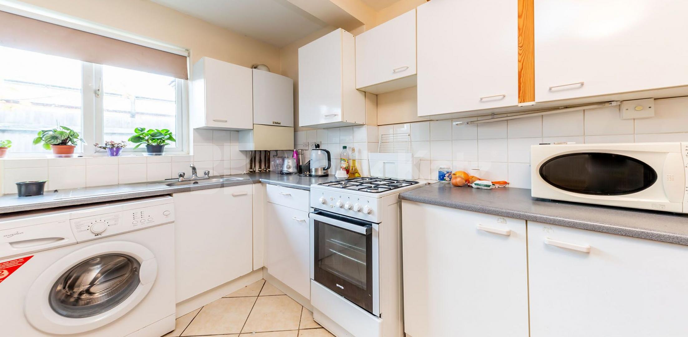 			Includes Gas, electric, water and Council Tax, Studio Apartment, 1 bath, 1 reception Ground Floor Flat			 Whittington Road, Bounds Green / Wood Green