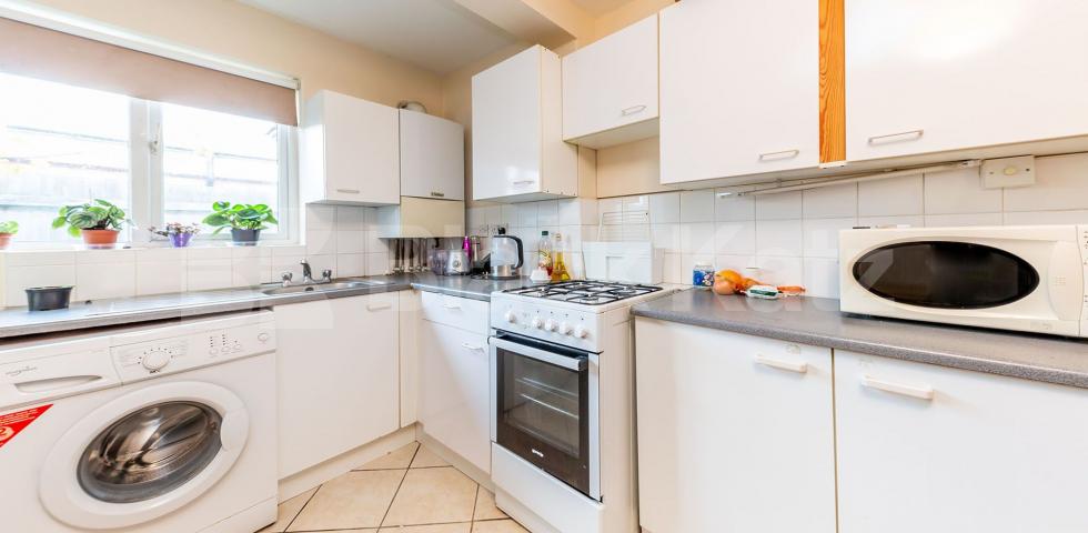 			Includes Gas, electric, water and Council Tax, Studio Apartment, 1 bath, 1 reception Ground Floor Flat			 Whittington Road, Bounds Green / Wood Green