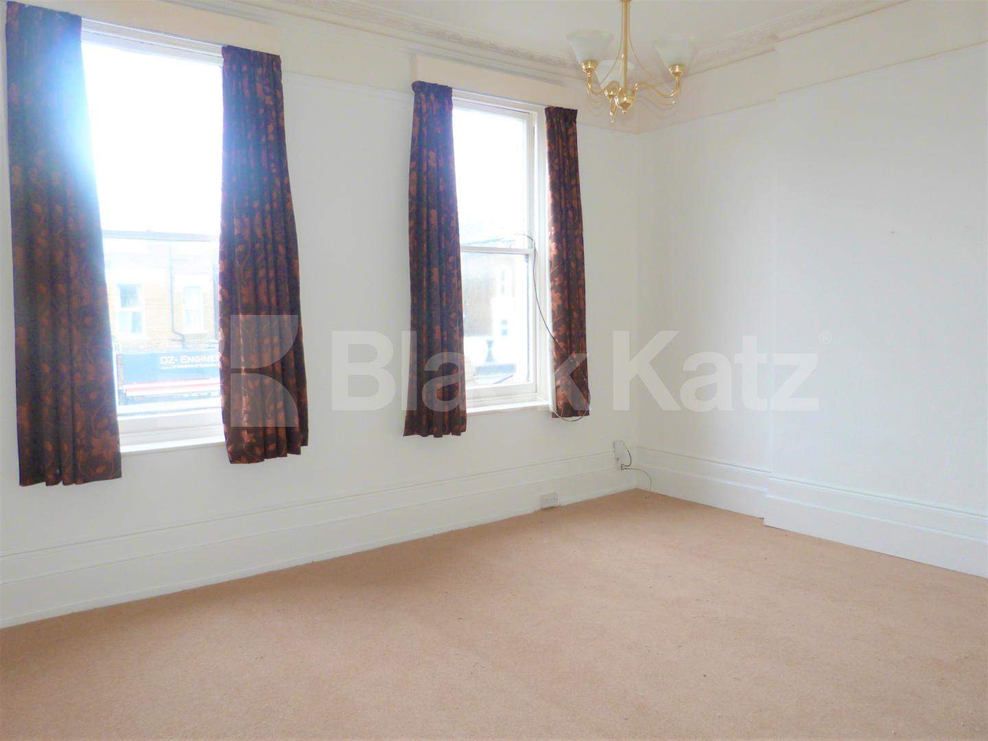 			NEW INSTRUCTION, 3 Bedroom, 1 bath, 1 reception Flat			 Uxbridge Road, SHEPHERDS BUSH