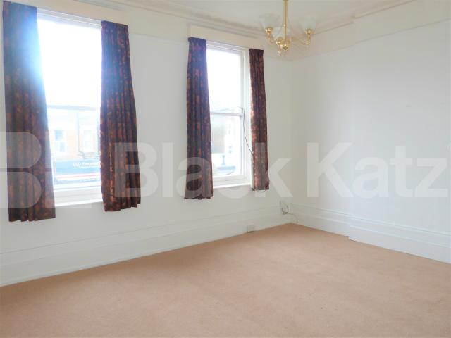 			NEW INSTRUCTION, 3 Bedroom, 1 bath, 1 reception Flat			 Uxbridge Road, SHEPHERDS BUSH
