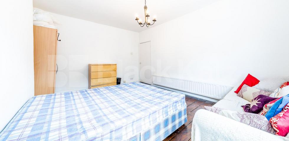 			3 Bedroom, 1 bath, 1 reception Flat			 Archway Road, Highgate / Archway