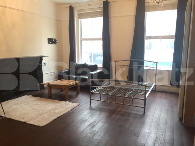 			NEW INSTRUCTION!, Studio Apartment, 1 bath, 1 reception Studio			 Westbourne Grove, BAYSWATER / WESTBOURNE GROVE 