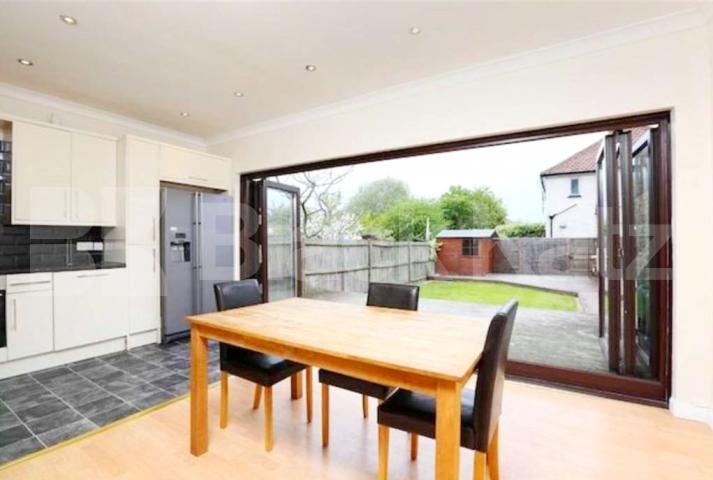 			NEW INSTRUCTION, 4 Bedroom, 1 bath, 1 reception House			 Northfields Road, Acton