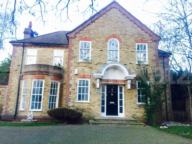 			NEW INSTRUCTION, 5 Bedroom, 1 bath, 1 reception Detached House			 Hambledon Place, Dulwich Village 