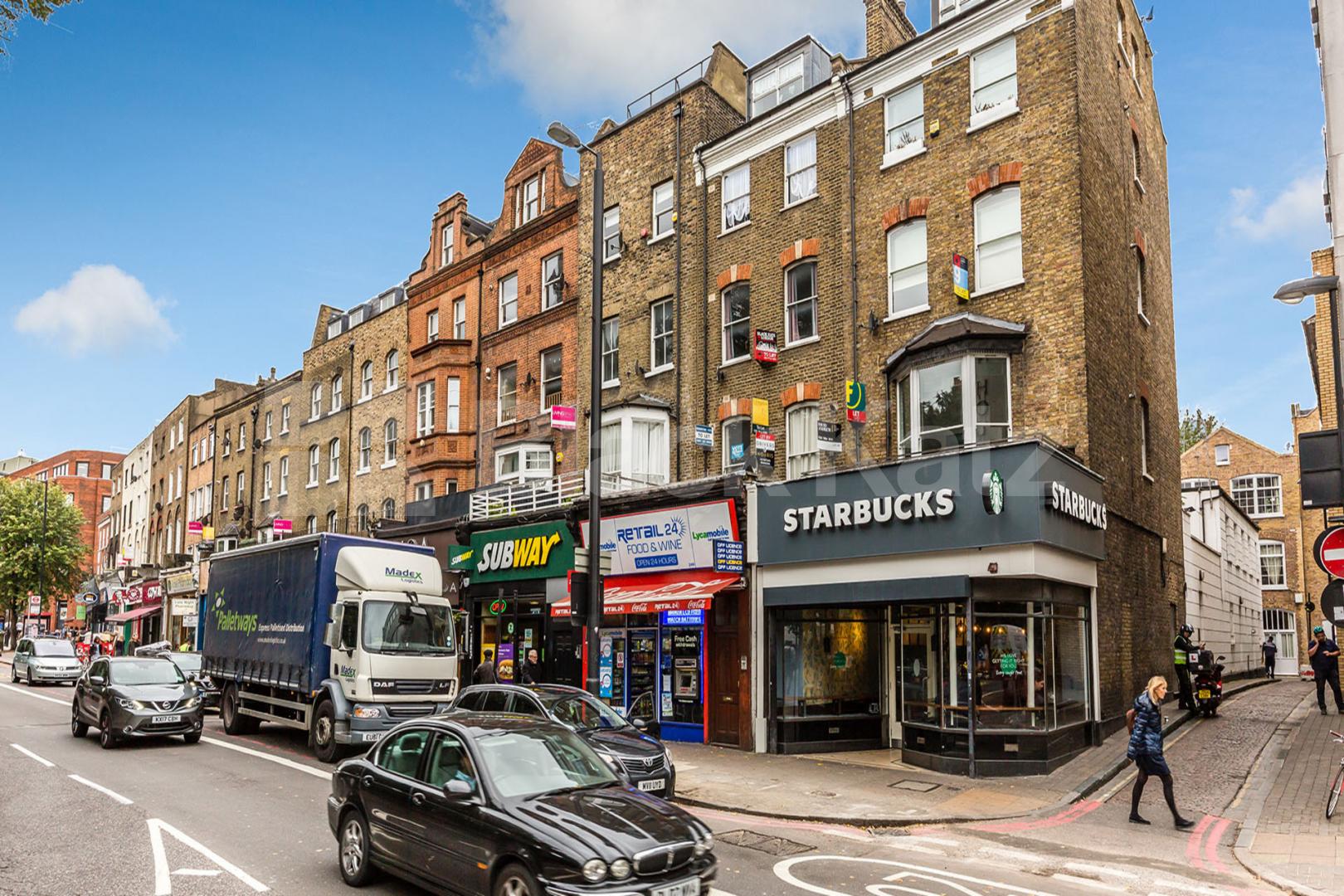 Stunning split level 3 double bedroom property set within a period conversion Upper Street, Islington