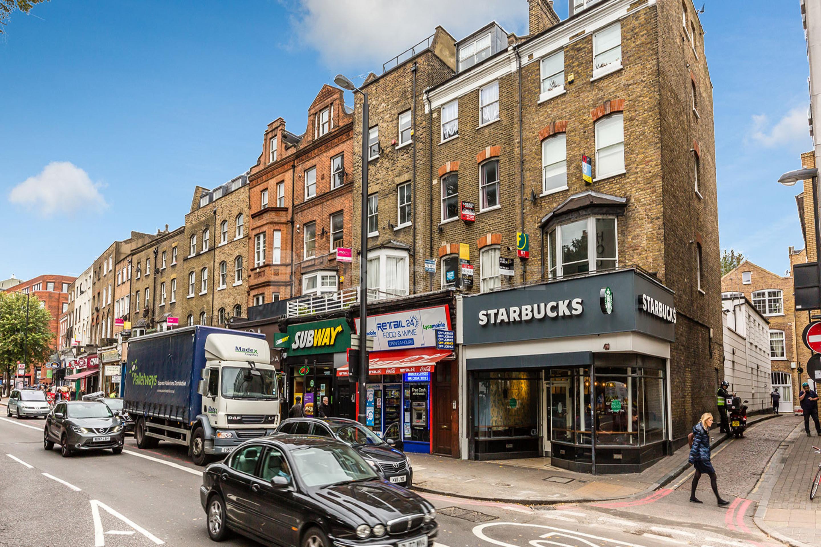 Stunning split level 3 double bedroom property set within a period conversion Upper Street, Islington N1