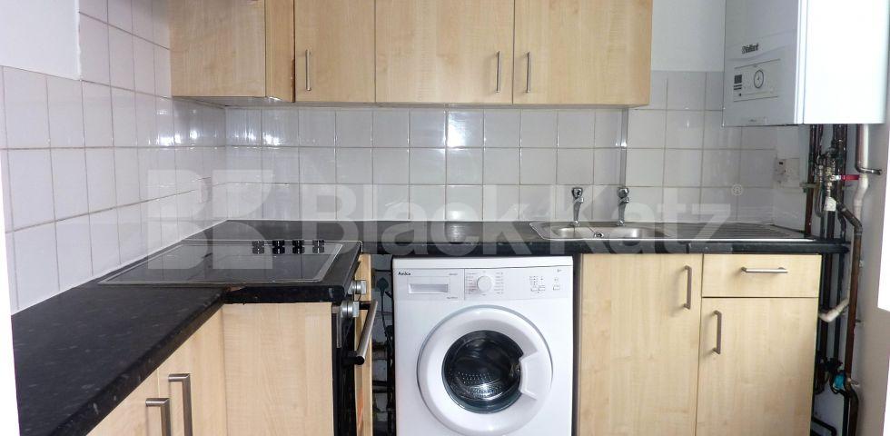 			SPACIOUS NEWLY REFURBISHED ONE BED!, 1 Bedroom, 1 bath, 1 reception Flat			 Camden High Street, CAMDEN