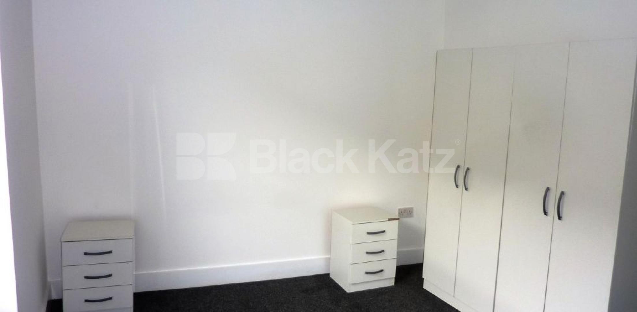 			SPACIOUS NEWLY REFURBISHED ONE BED!, 1 Bedroom, 1 bath, 1 reception Flat			 Camden High Street, CAMDEN