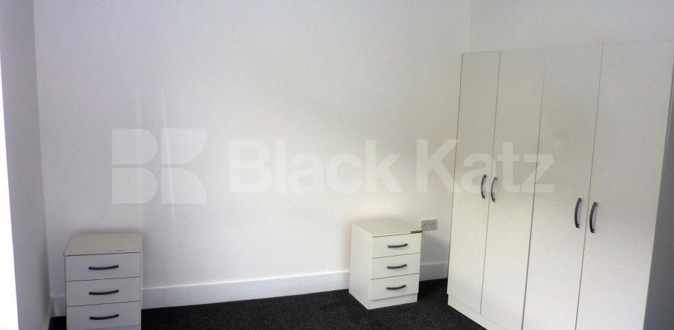 			SPACIOUS NEWLY REFURBISHED ONE BED!, 1 Bedroom, 1 bath, 1 reception Flat			 Camden High Street, CAMDEN