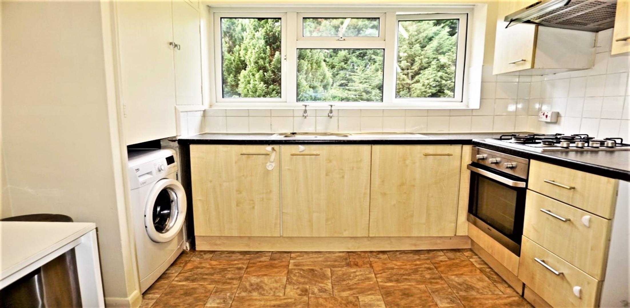 			2 Bedroom, 1 bath, 1 reception Flat			 Sterling Avenue, EDGWARE