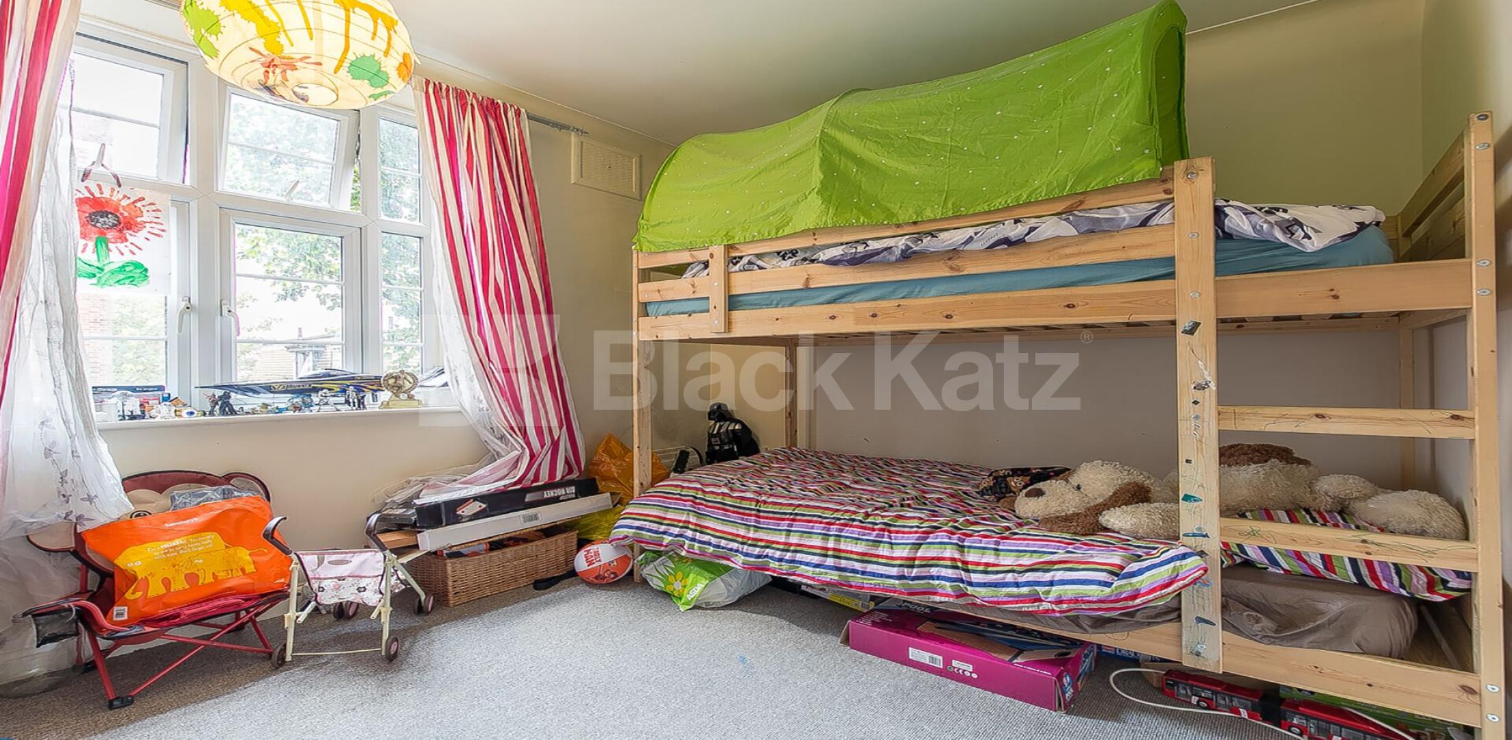 			2 Bedroom, 1 bath, 1 reception Flat			 Barrington Court, MUSWELL HILL