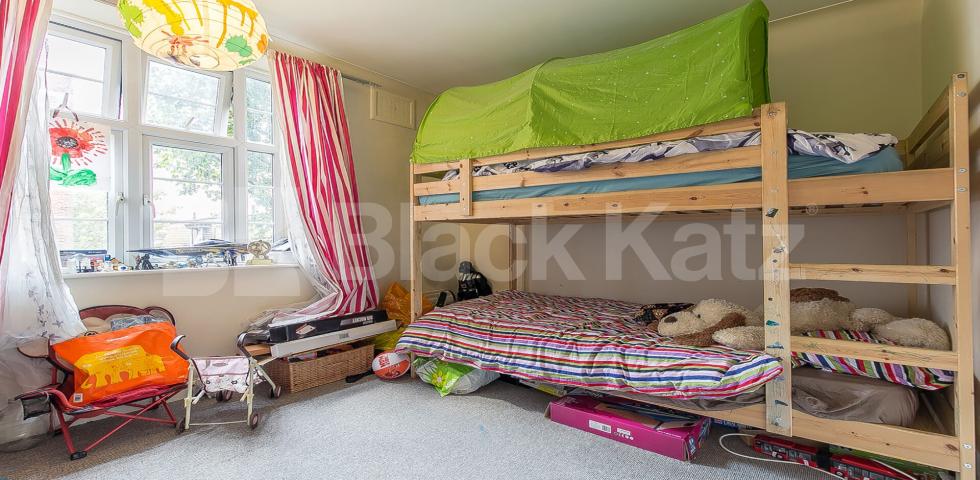 			2 Bedroom, 1 bath, 1 reception Flat			 Barrington Court, MUSWELL HILL