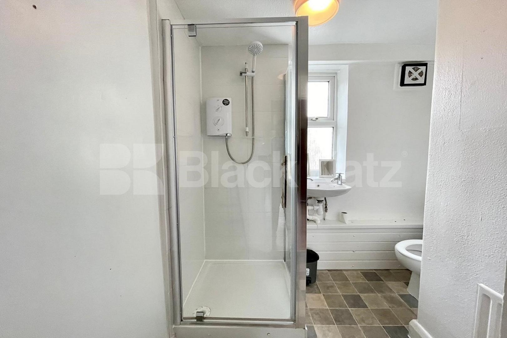 recently redecorated three double bedroomed apartment is set on the second floo Walworth Road, Elephant and Castle