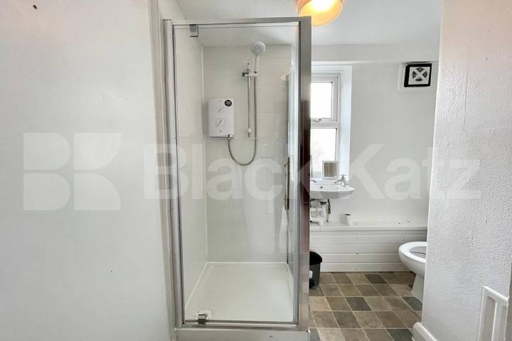 recently redecorated three double bedroomed apartment is set on the second floo Walworth Road, Elephant and Castle