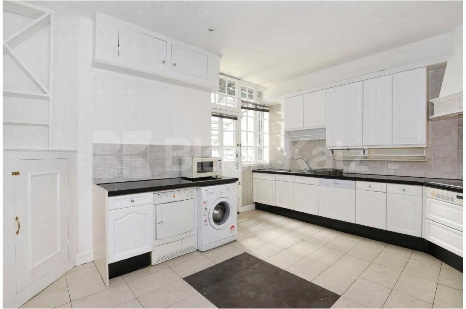 			4 BED / 3 BATH PORTERED MANSION BLOCK!, 4 Bedroom, 1 bath, 1 reception Flat			 St Johns Wood High Street , ST JOHNS WOOD