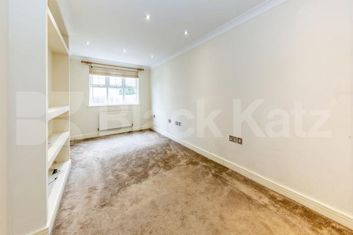 Modern 2 bedroom within a secure development near Muswell Hill golf course  Osier Crescent, Muswell Hill