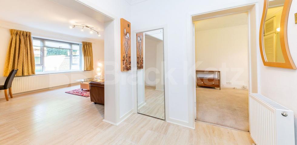 			Amazing Garden Property !, 1 Bedroom, 1 bath, 1 reception Apartment			 Hill Court, Stanhope Road , Highgate, N6