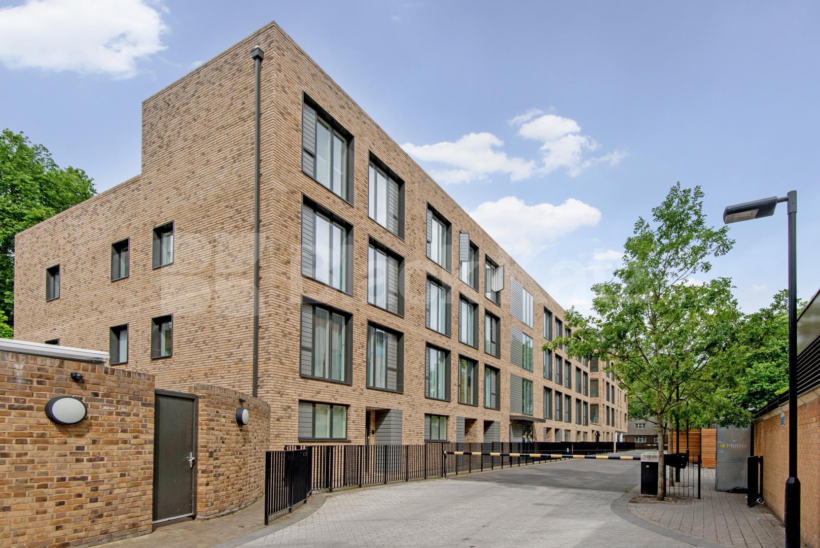 Modern 2 bed 2 bath within a private development mins to tube & shops    Westking Place, Kings Cross / Russell Square
