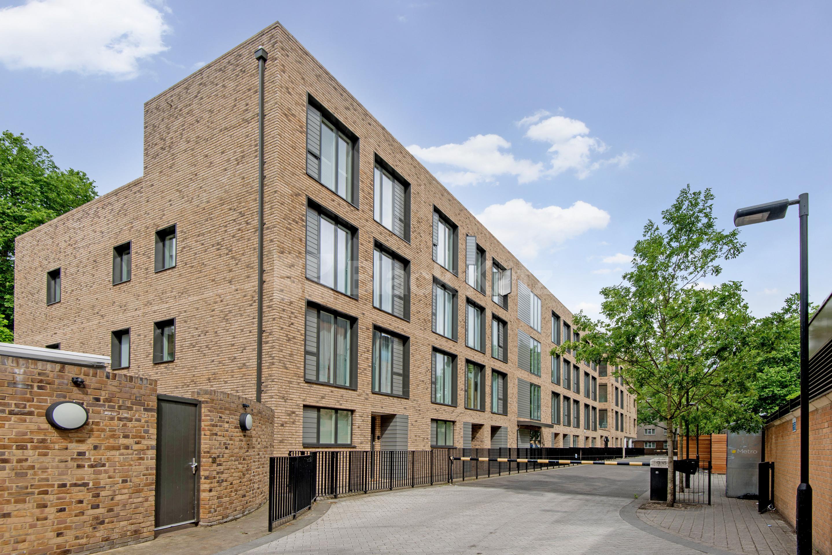 Modern 2 bed 2 bath within a private development mins to tube & shops    Westking Place, Kings Cross / Russell Square WC1H