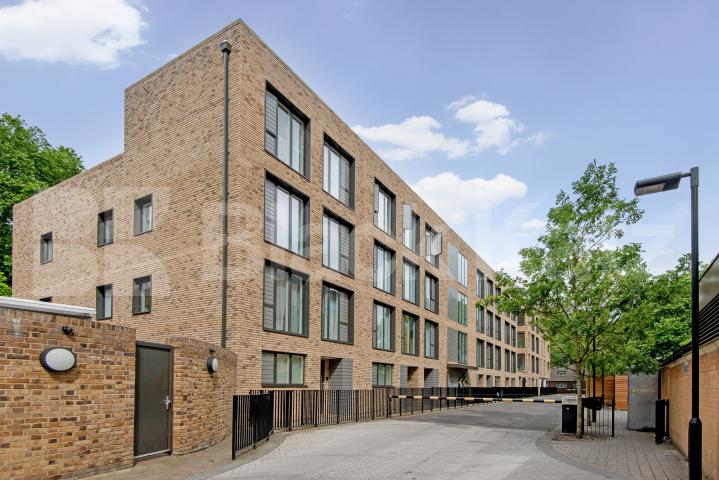 Modern 2 bed 2 bath within a private development mins to tube & shops    Westking Place, Kings Cross / Russell Square