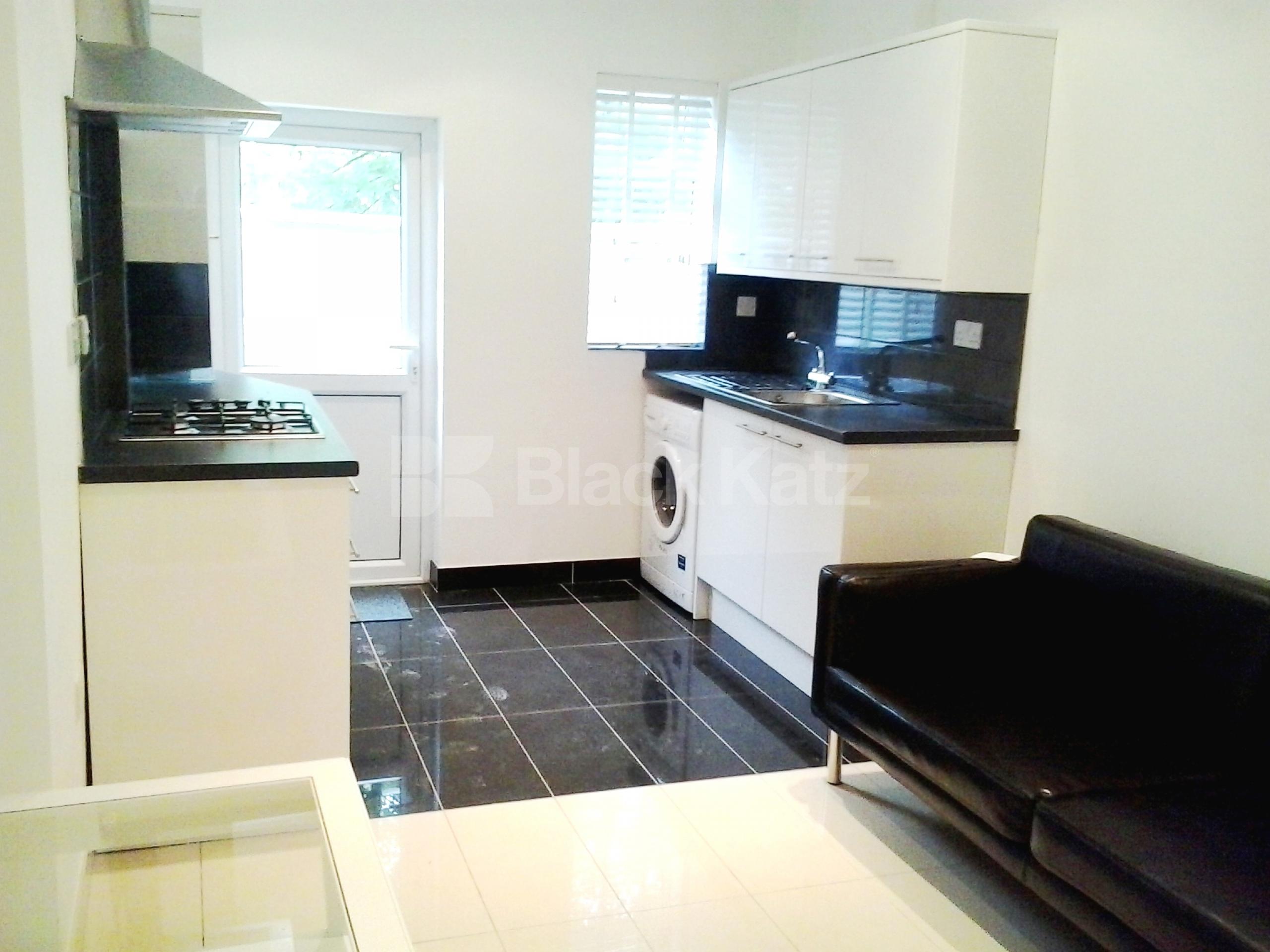 			1 Bedroom, 1 bath, 1 reception Flat			 Woodstock Grove, Shepherds Bush W12