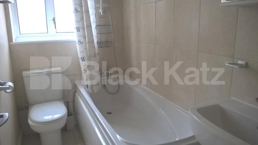 			New Instruction, 2 Bedroom, 1 bath, 1 reception Flat			 Essex Road, ANGEL