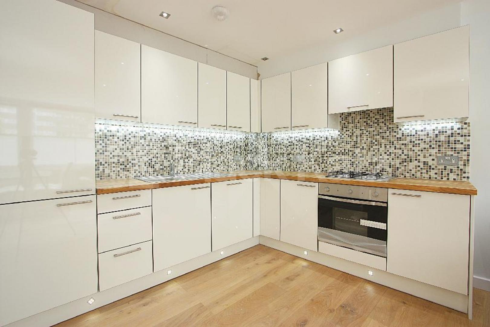 			New Instruction, 3 Bedroom, 1 bath, 1 reception House			 Weymouth Terrace, SHOREDITCH/BETHNAL GREEN