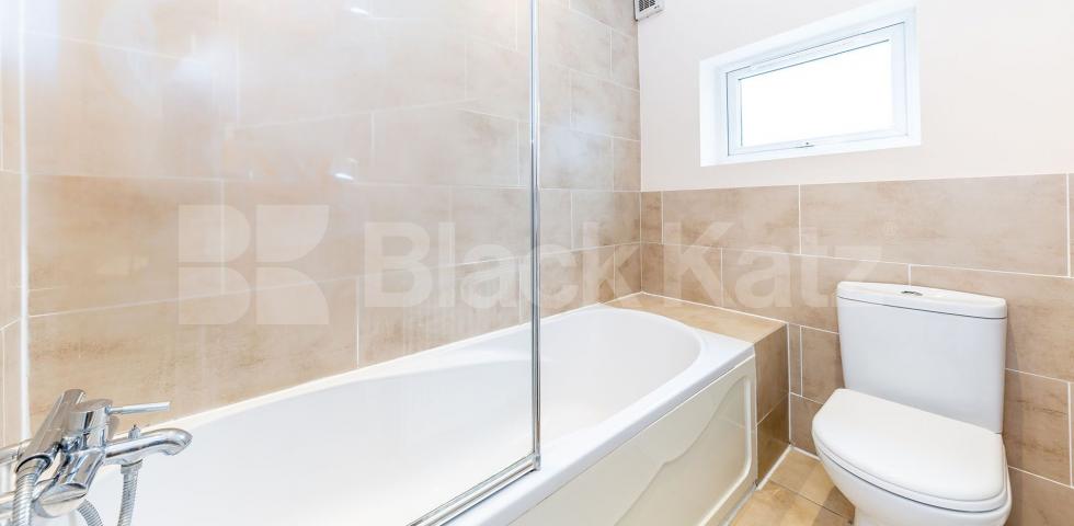 			New Instruction!, 1 Bedroom, 1 bath, 1 reception Flat			 Tottenham Lane, Crouch End