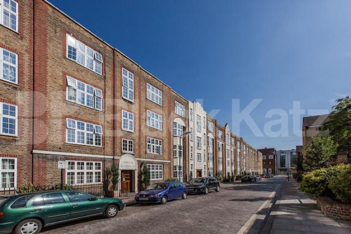 			GREAT FOR TWO SHARERS CONVERTING THE LOUNGE!, 1 Bedroom, 1 bath, 1 reception Flat			 Cranleigh Street , CAMDEN / EUSTON