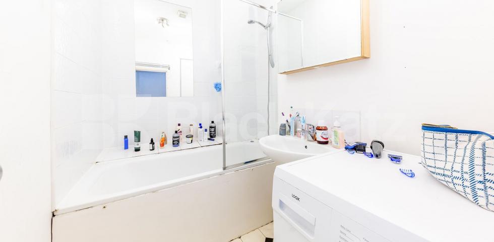 			NEW INSTRUCTION!, 2 Bedroom, 1 bath, 1 reception Flat			 Glebe Road, Crouch End