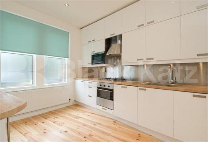 			MUST SEE !!!, 4 Bedroom, 1 bath, 1 reception House			 Third Avenue, Queens Park