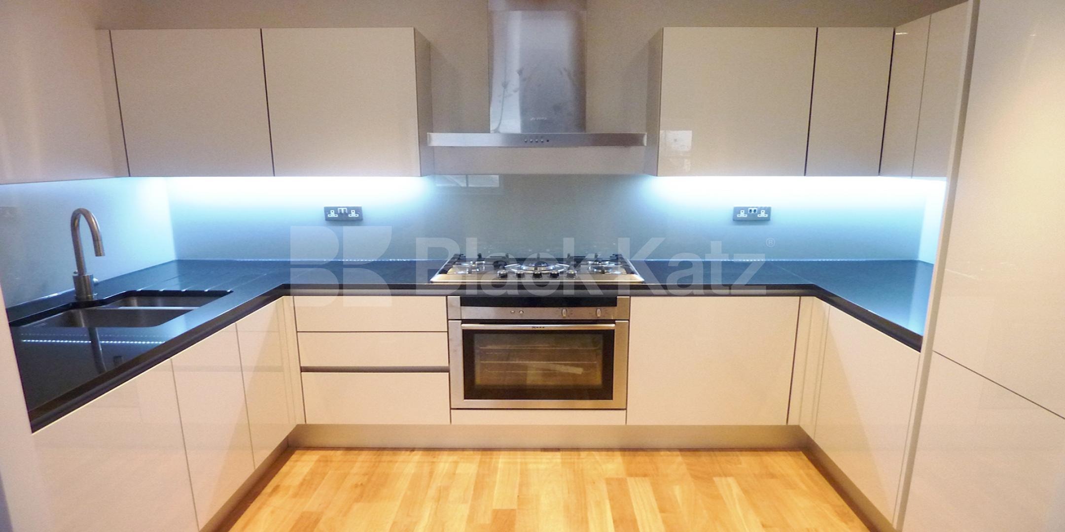 			HUGE LUXURY 1 BED!, 1 Bedroom, 1 bath, 1 reception Flat			 York Way, CAMDEN / KINGS CROSS