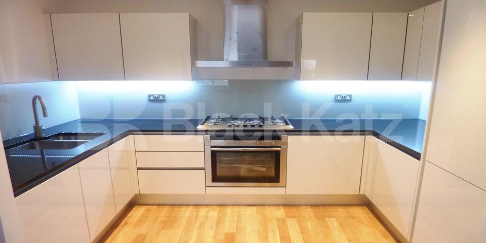 			HUGE LUXURY 1 BED!, 1 Bedroom, 1 bath, 1 reception Flat			 York Way, CAMDEN / KINGS CROSS