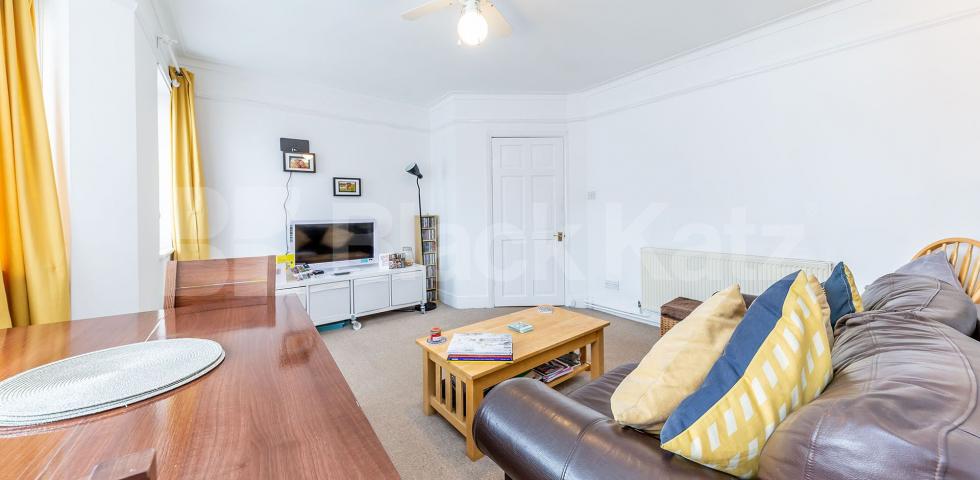 			2 Bedroom, 1 bath, 1 reception Maisonette			 Nether Street, FINCHLEY CENTRAL