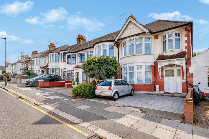 Newly Refurbished Five Bedroom House with Large Garden & Off-Street Berkshire Gardens, Bounds Green