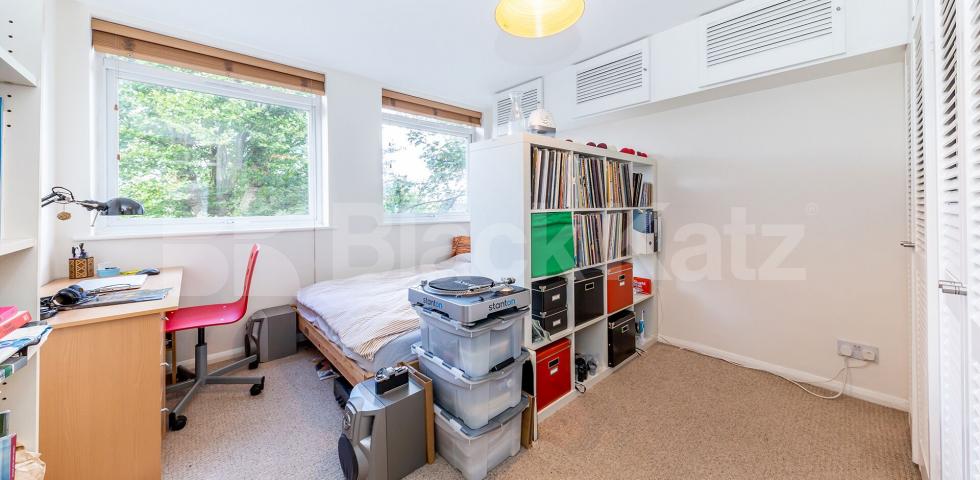 			2 Bedroom, 1 bath, 1 reception Flat			 Hillside, Crouch End Hill, Crouch End