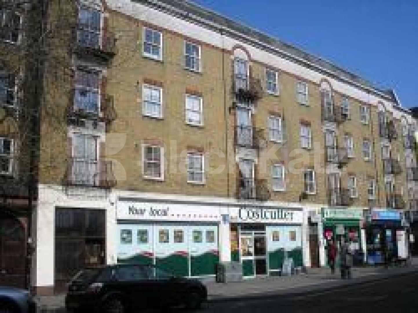 			Perfect for students sharing. Avaialble August , 2 Bedroom, 1 bath, 1 reception Flat			 York Way, CAMDEN BORDERS 