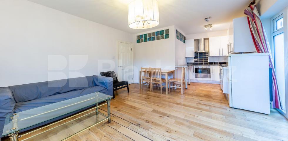 			New Instruction!, 2 Bedroom, 1 bath, 1 reception Ground Floor Flat			 High Street, Barnet