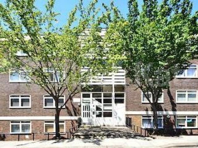 			CENTRAL LOCATION! , 3 Bedroom, 1 bath, 1 reception Flat			 Blomfield Villas, WARWICK AVENUE