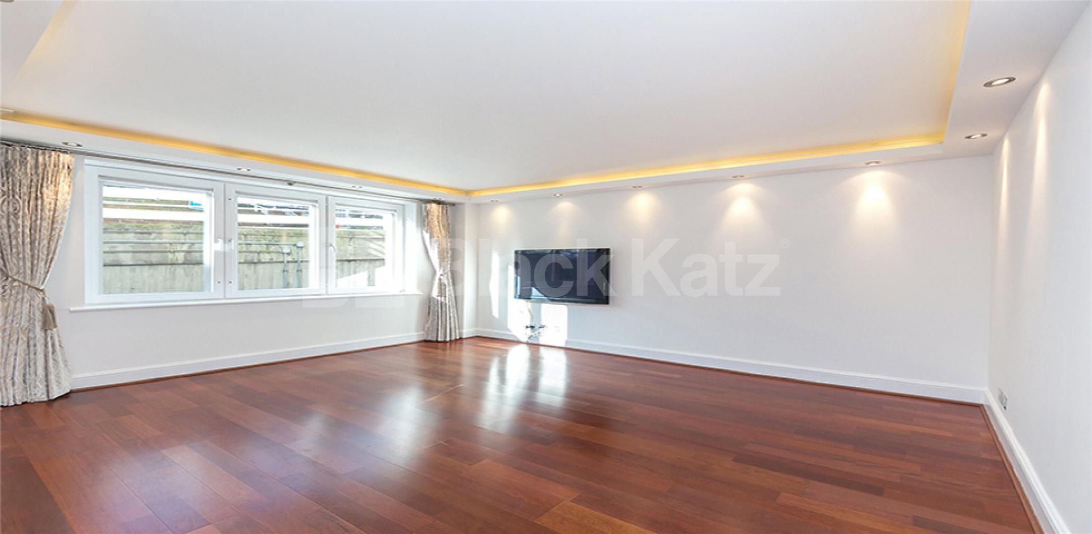 			2 BED 2 BATH WITH ACCESS TO POOL AND CAR PARK! , 2 Bedroom, 2 bath, 1 reception Flat			 Abbey Road, ST JOHNS WOOD