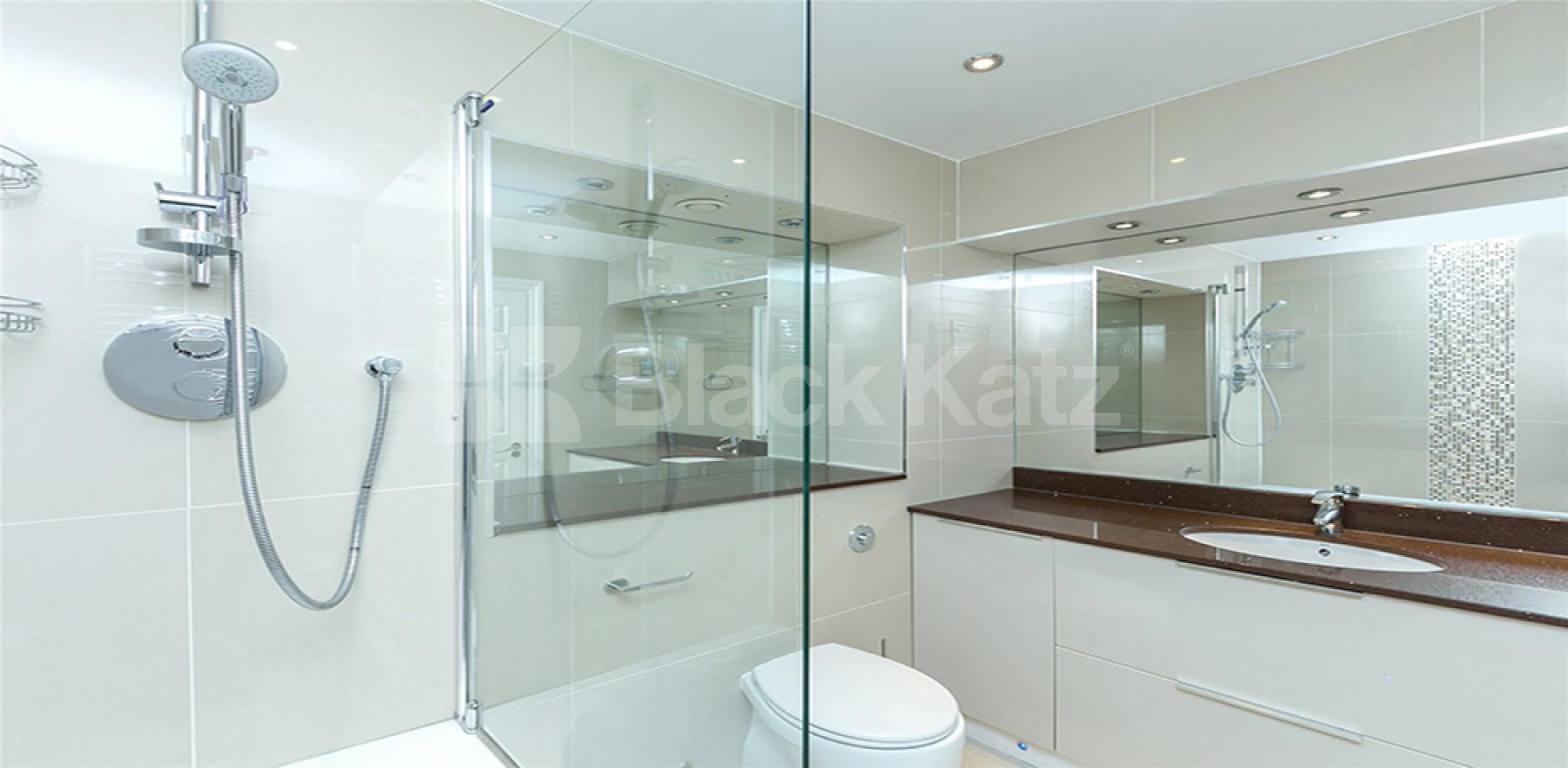 			2 BED 2 BATH WITH ACCESS TO POOL AND CAR PARK! , 2 Bedroom, 2 bath, 1 reception Flat			 Abbey Road, ST JOHNS WOOD